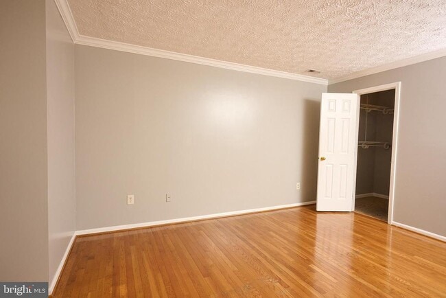 Building Photo - 1492 Greenbriar Cir