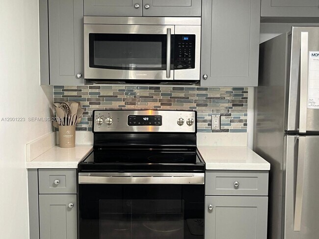 Building Photo - 280 SW 20th Rd