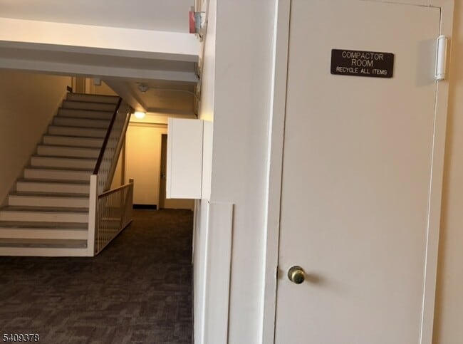 Building Photo - 3021 Edwin Ave