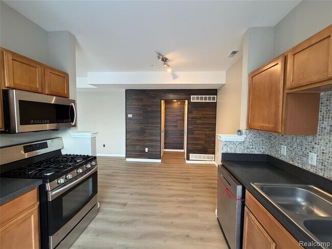 Building Photo - 575 Summerfield Dr