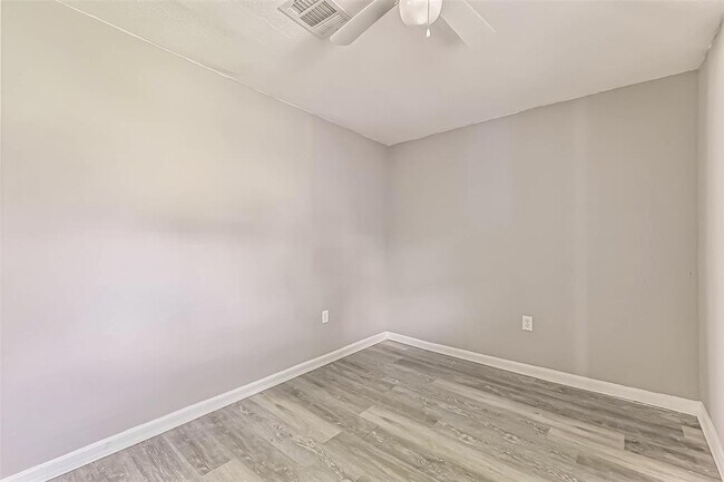 Building Photo - 9839 Racine St