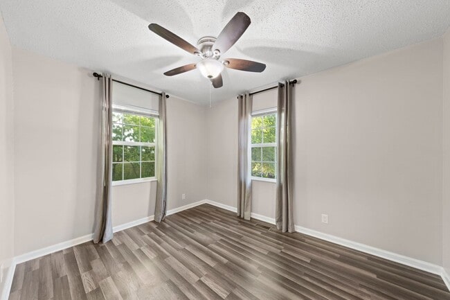Building Photo - Charming Renovated 2 Bedroom Home with Spacious Yard & Updated Interior