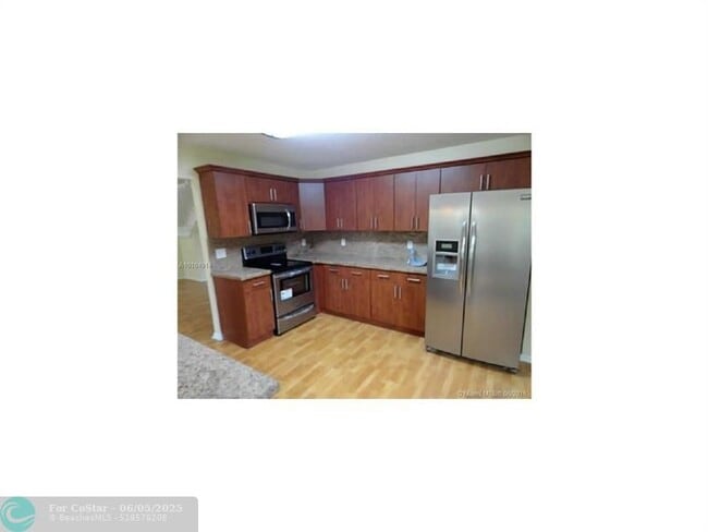 Building Photo - 710 NW 207th Ave