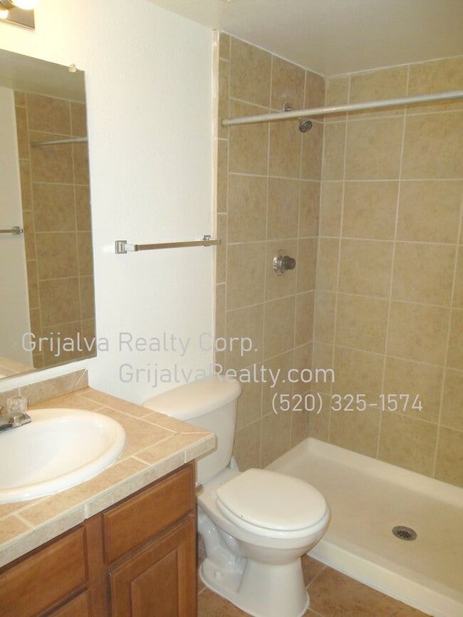 Building Photo - Beautiful 2 Bedroom, 2 Bath Condo for Rent...