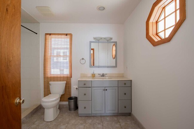 Building Photo - 74 Clinton Pl