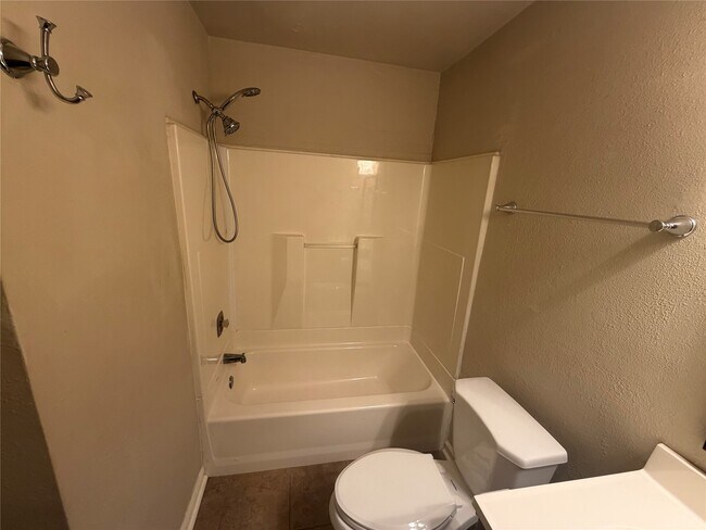 Building Photo - 9 Wolfhound Ln