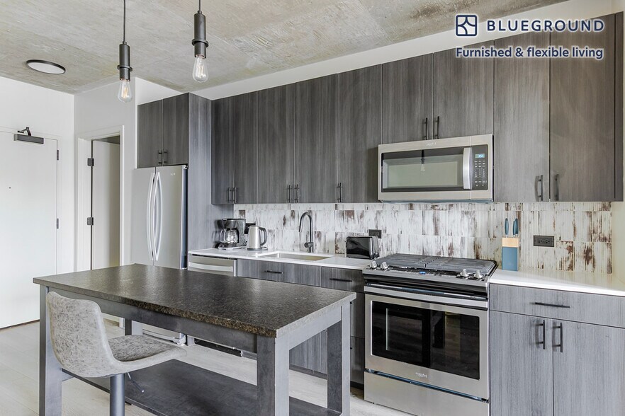 Building Photo - 180 N Ada St