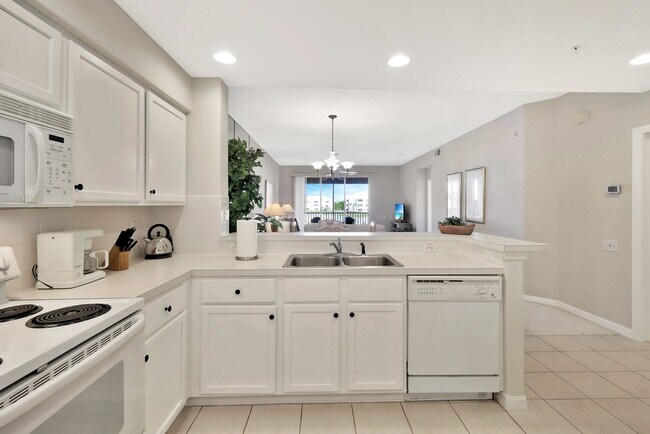 Building Photo - 17040 Willowcrest Way