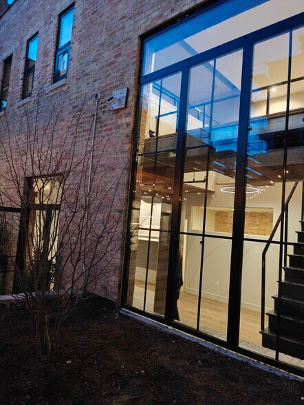 Building Photo - 1810 N Wells St