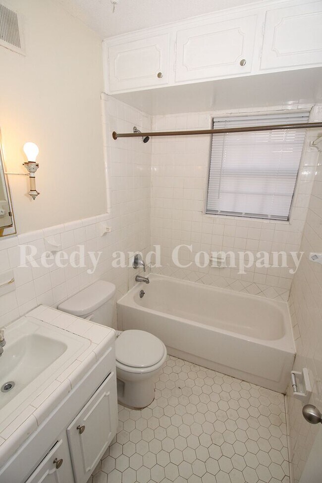 Building Photo - 5072 Cresser St