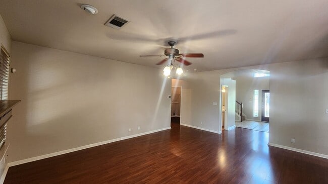 Building Photo - Located In the heart of Stone Oak
