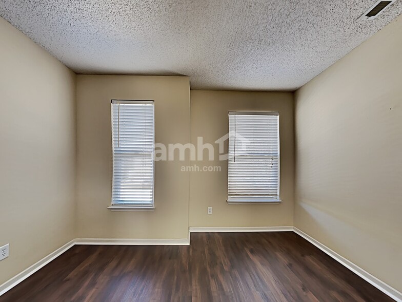 Building Photo - 6887 Merritt Ridge Way