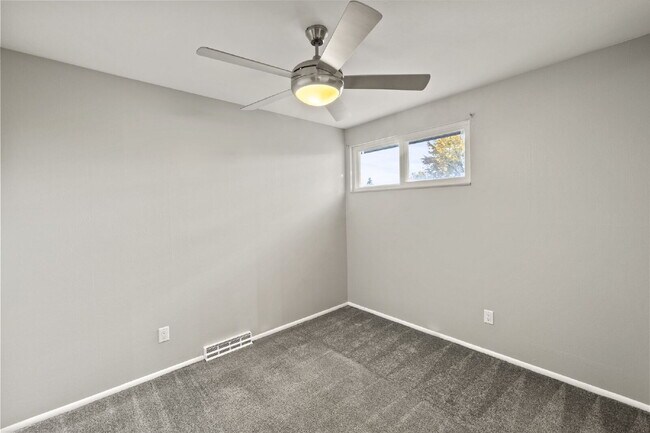 Building Photo - 2022 Northglen Dr