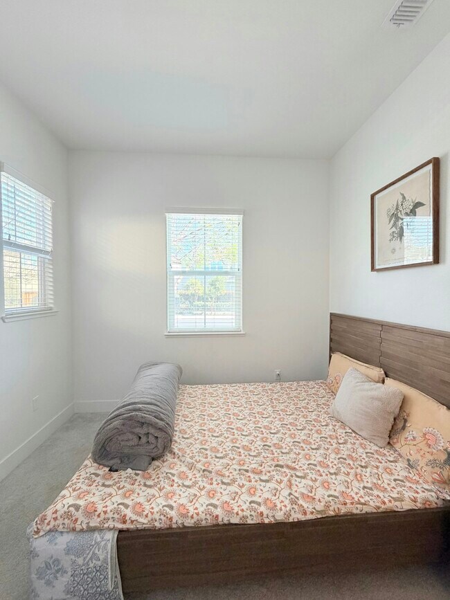 Building Photo - 42 Redberry Loop