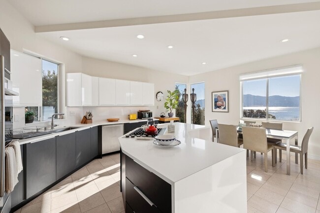 Building Photo - 20 Gilmartin Dr