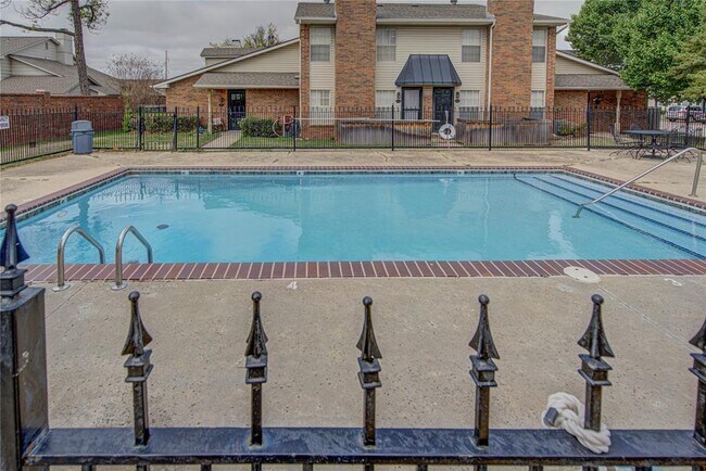 Building Photo - 3200 W Britton Rd