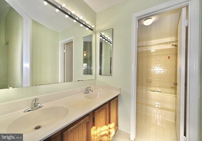 Building Photo - 14310 Rich Branch Dr