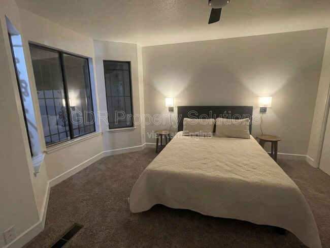 Building Photo - 520 Ortiz Dr NE