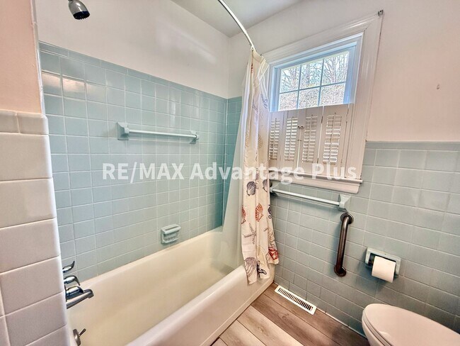 Building Photo - Very Spacious Home with 2 beds/2 baths and a bonus room, close to Charlotte Courthouse