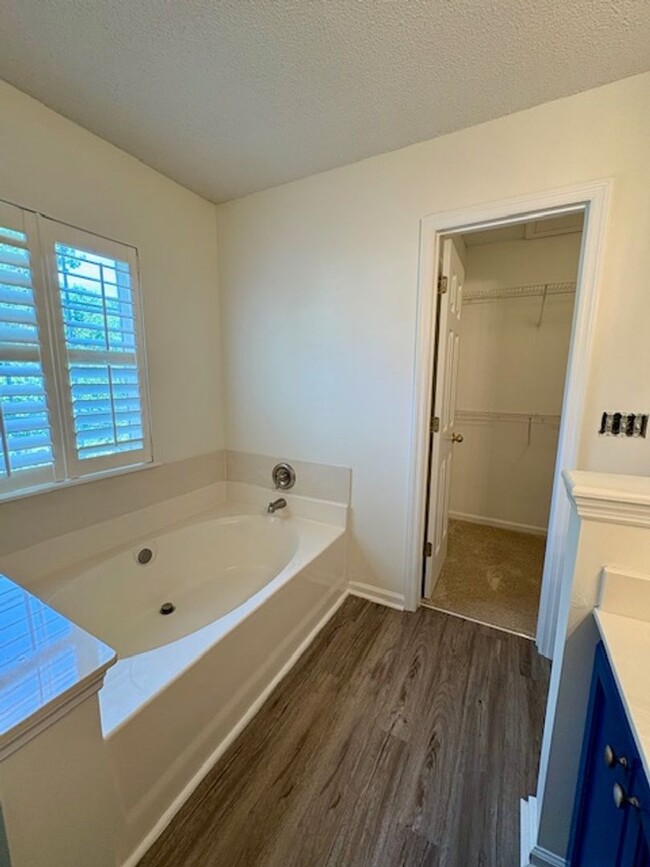 Building Photo - Lovely Updated Home in Grand Oaks