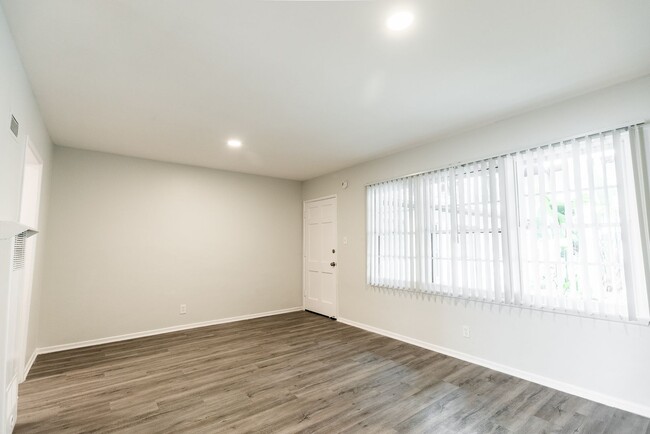 Interior Photo - 7056 Lanewood Ave