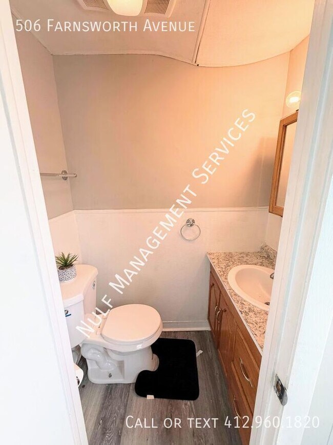 Building Photo - 506 Farnsworth Ave