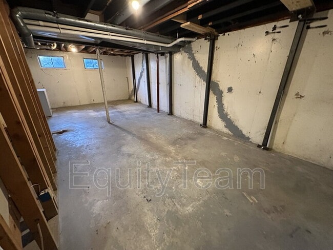 Building Photo - 1015 Venetian Terrace