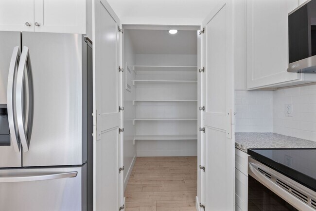 Building Photo - MODERN 3 BED 2.5 BATH TOWNHOME IN SAINT ANTHONY