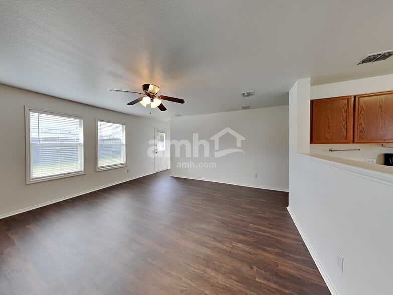 Building Photo - 1101 Eagle Claw Dr