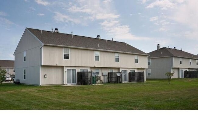 Building Photo - South Garden Townhomes