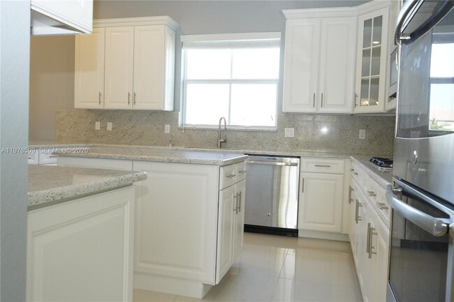 Building Photo - 9701 Blue Isle Bay