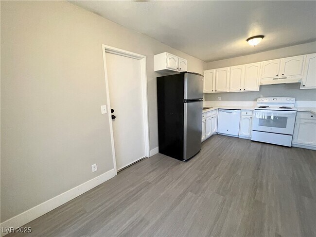 Building Photo - 5187 Garden Ln