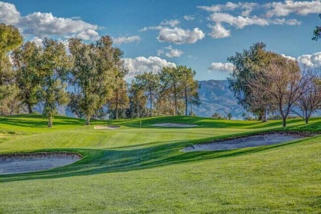 Building Photo - 260 Vista Royale Cir E