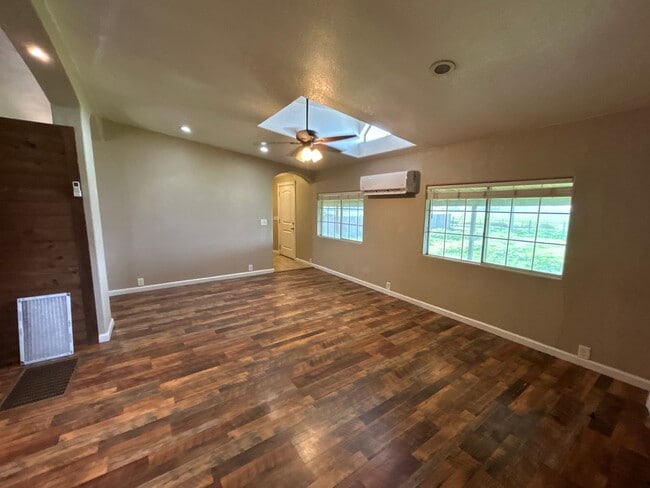 Building Photo - Country home for rent