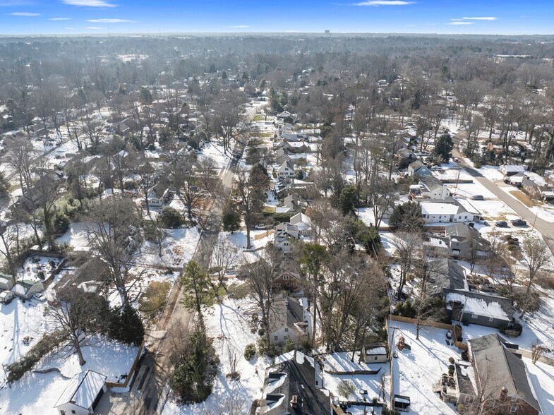 Building Photo - 221 W Avondale Dr