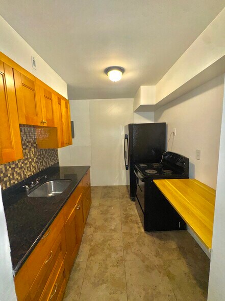 Building Photo - 1450 NE 171st St