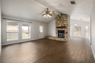 Building Photo - 2107 Laura Ct