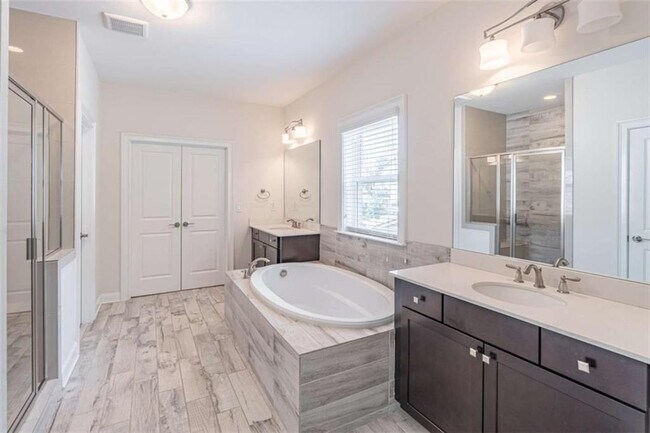 Building Photo - 829 Adler Ct
