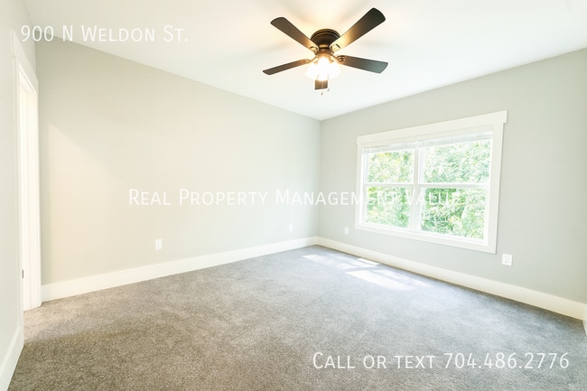 Building Photo - 900 N Weldon St