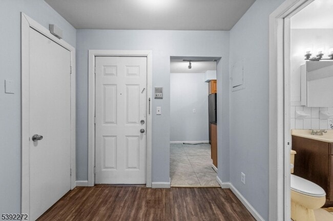 Building Photo - 250 Clendenny Ave