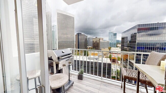 Building Photo - 2160 Century Pk E