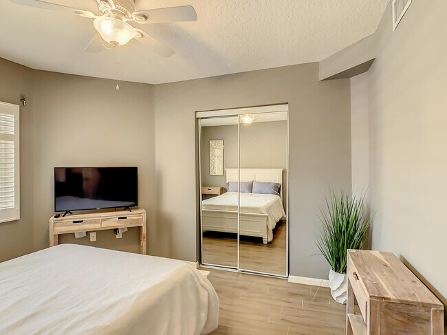 Building Photo - 1851 Jimmy Buffett Mem Hwy