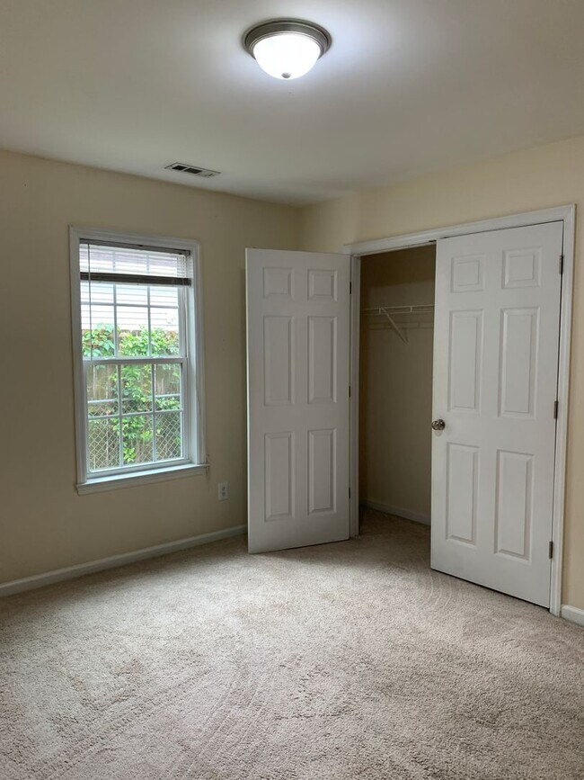 Building Photo - $500 OFF 1ST MONTHS RENT! Lawncare include...