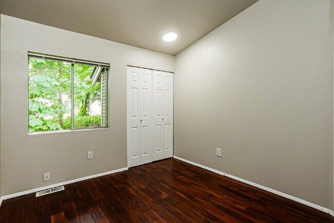 Building Photo - 2101 NW Pacific Elm Dr