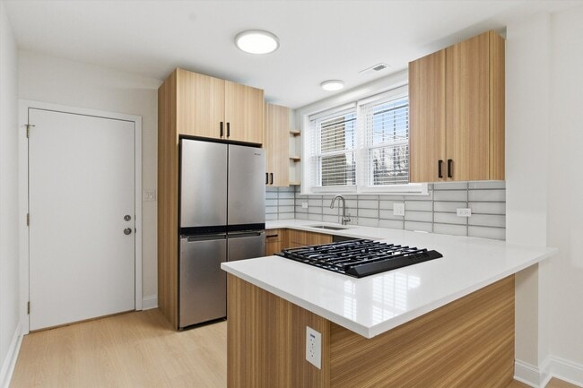 Building Photo - 5915 N Milwaukee Ave