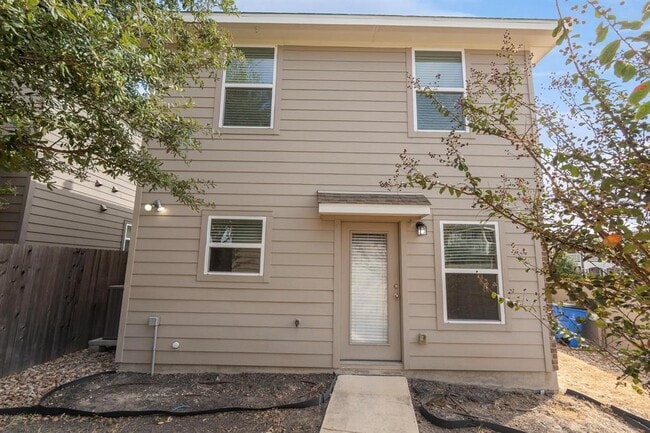 Building Photo - 18000 Malnati Dr