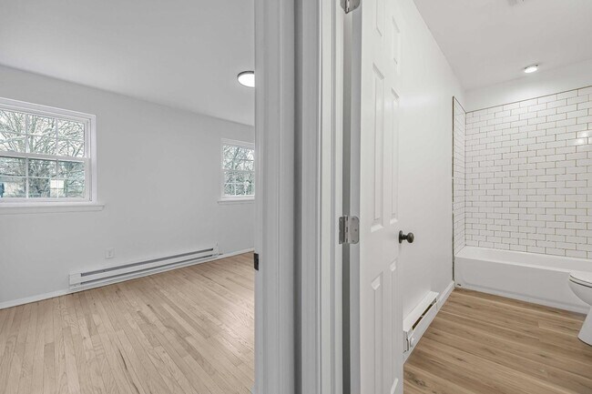 Building Photo - 461 Hale St