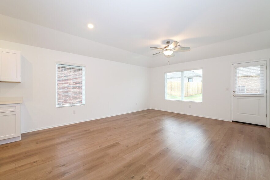 Building Photo - 10049 Appaloosa Ln