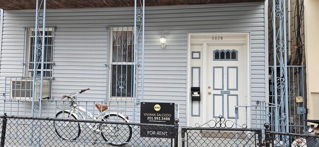 Building Photo - 4528 Brown St