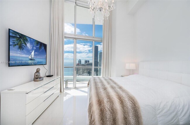 Building Photo - 495 Brickell Ave